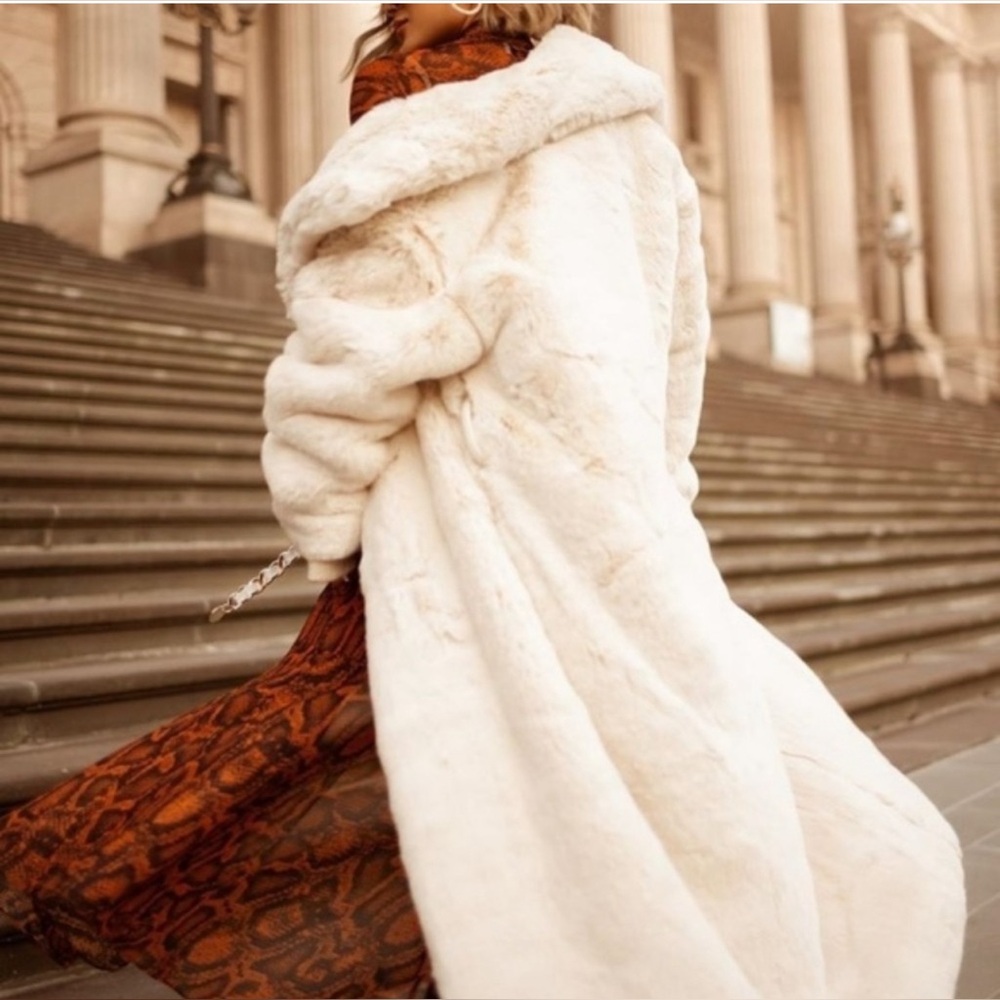 NWT CREAM FAUX FUR COAT - Picture 5 of 5